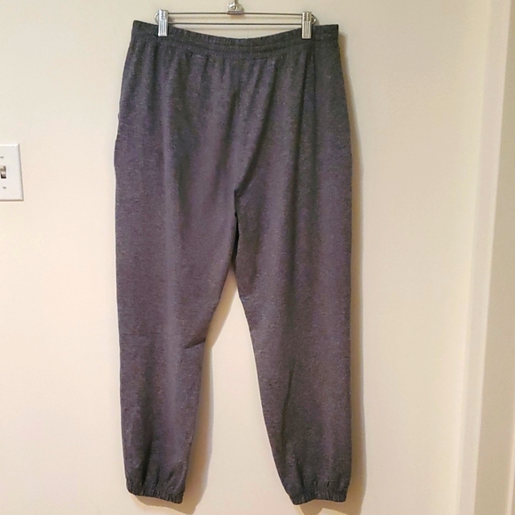 Vuori Boyfriend Sweats - Picture 2 of 5